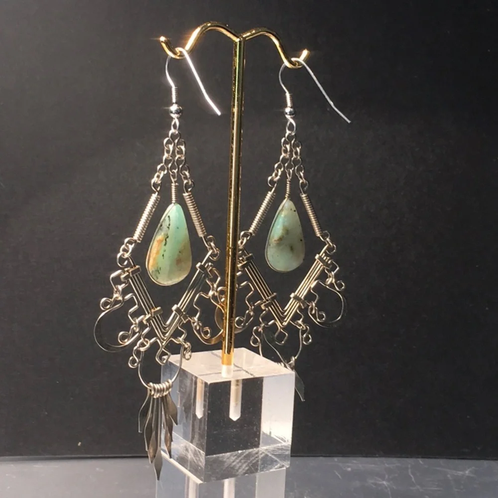 Silver & green stone dangle earrings 4” EUC pierced/fishhook. Stunning bohemian - Picture 3 of 8